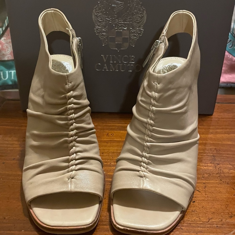 Vince Camuto learher Heels